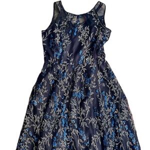 Women’s White House Black Market  Navy Dress Size 6 NWT